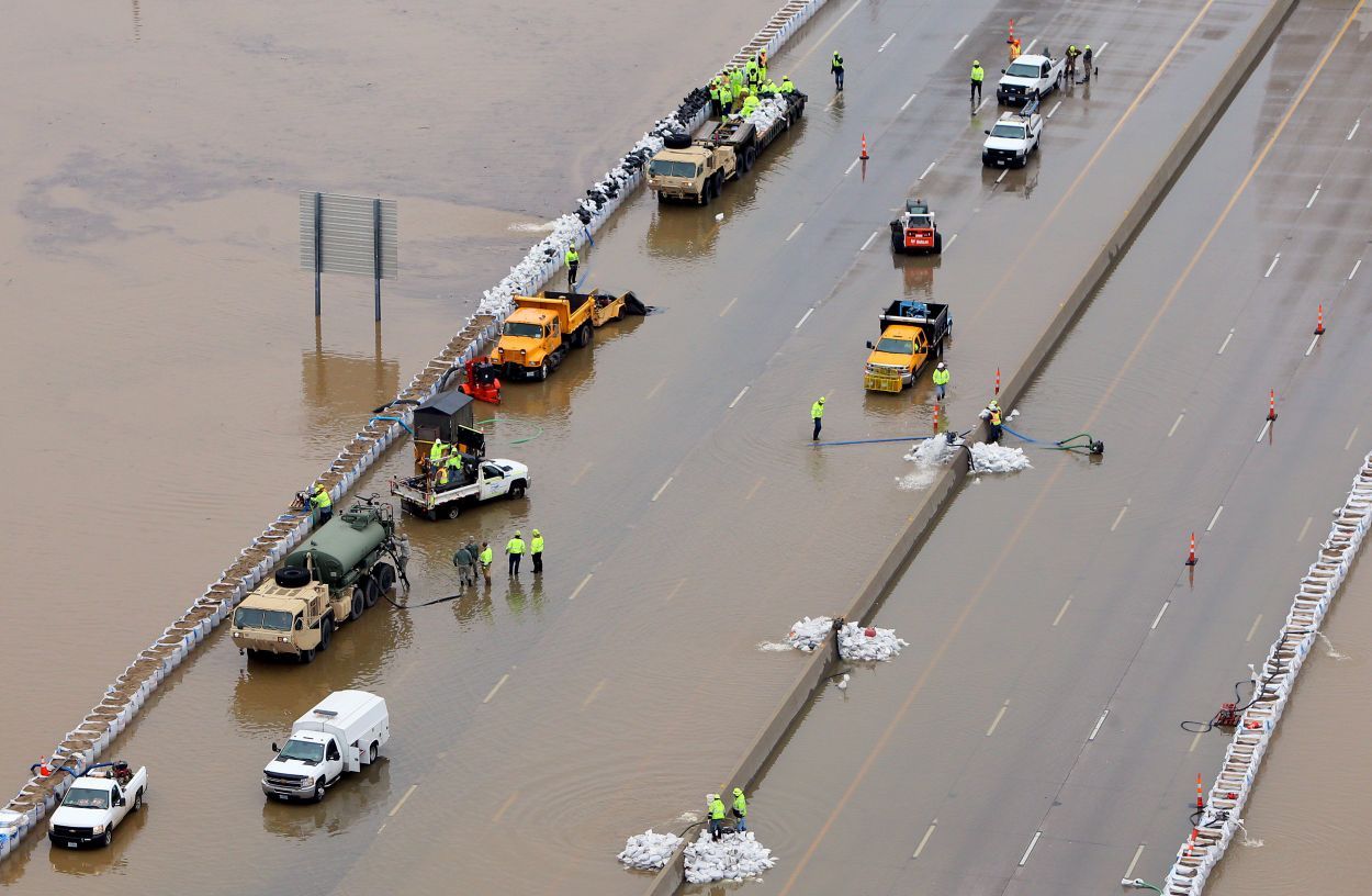 Historic flooding on the Meramec River closes Interstate 55